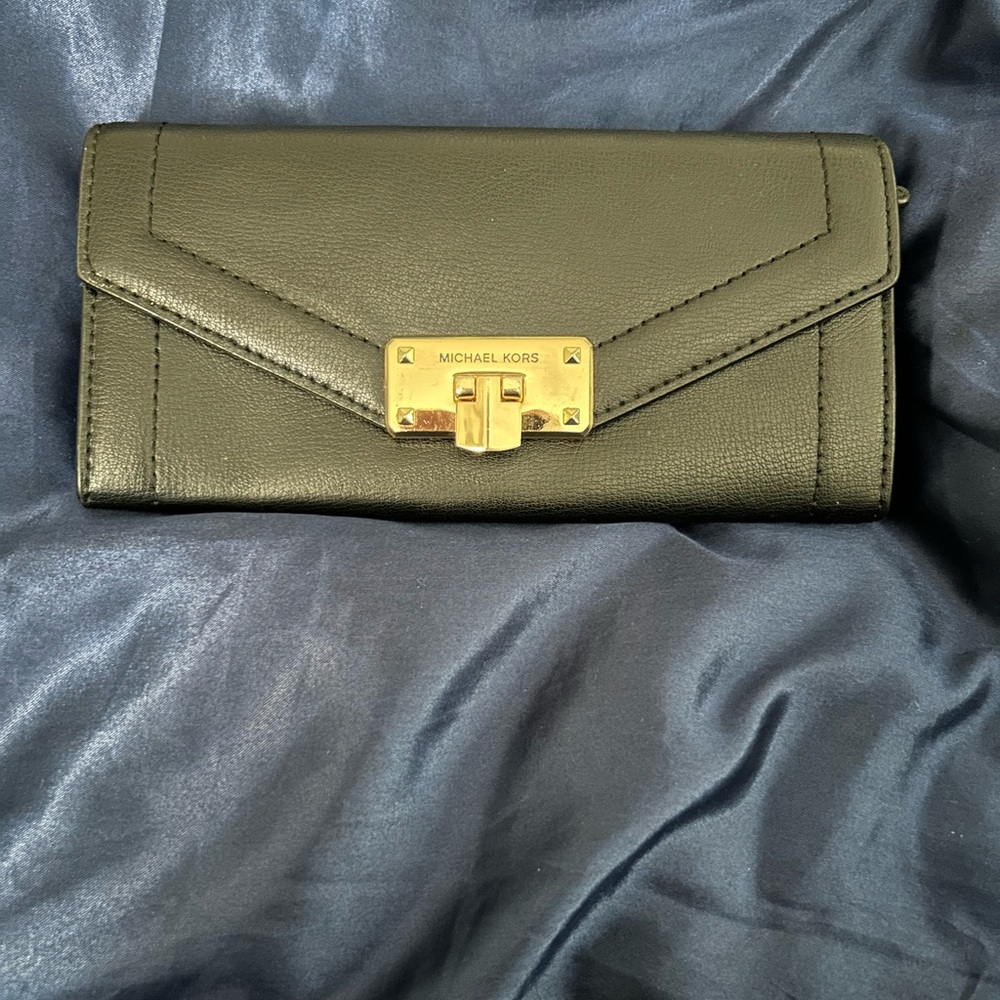 Michael Kors Kinsley Black Leather Clutch Wallet